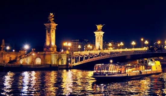 VIP PARIS ILLUMINATIONS AND RIVER CRUISE