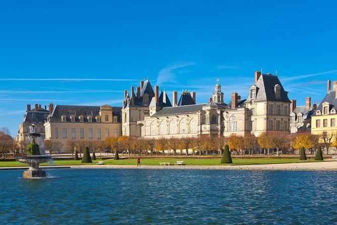 VIP FONTAINEBLEAU CASTLE